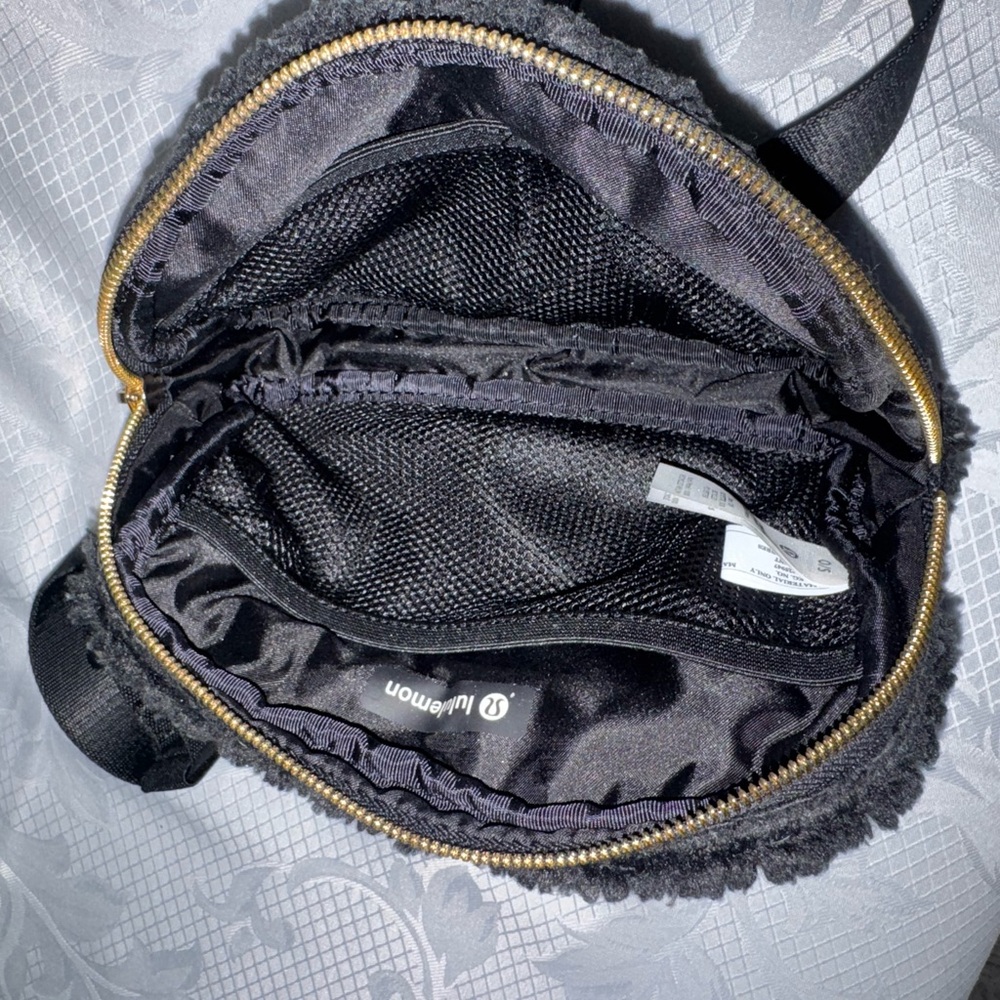 Sold! Lululemon Sherpa belt bag - Picture 6 of 8